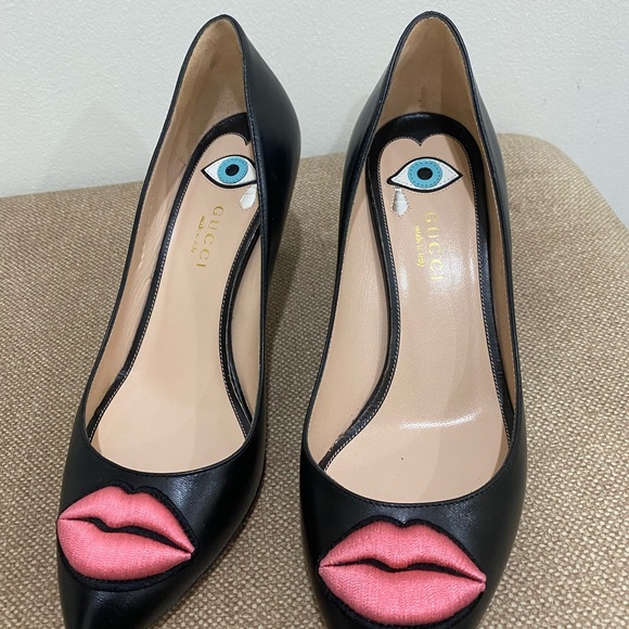 GUCCI black leather pumps with embroidered lip - Picture 3 of 6